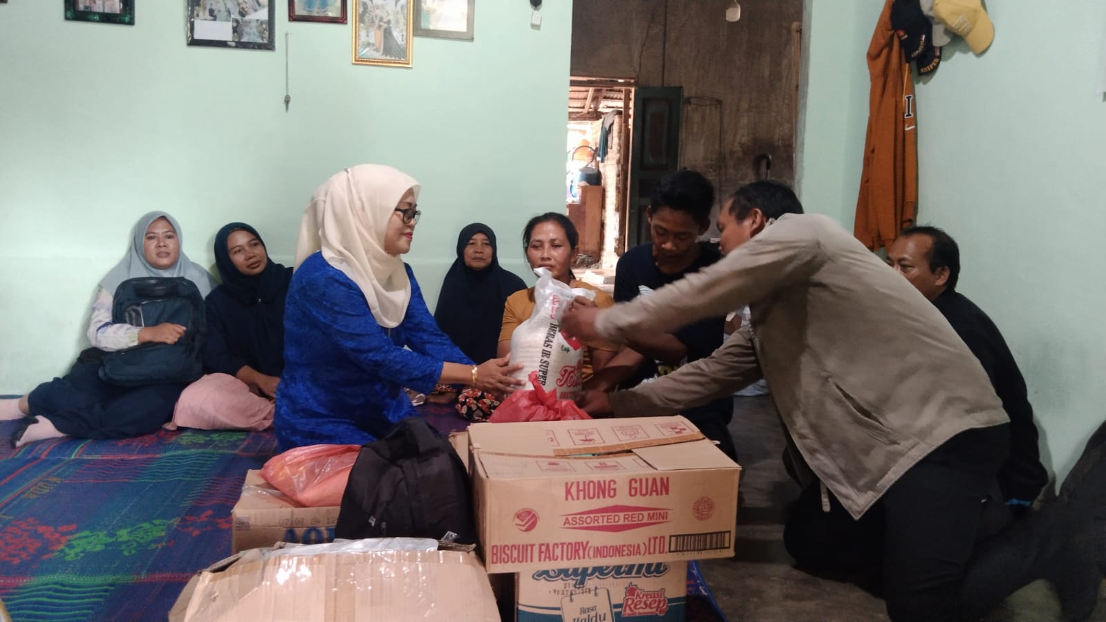 SMK Negeri 1 Bandar Masilam Berikan Bantuan Sosial Kepada Peserta Didik Korban Kebakaran